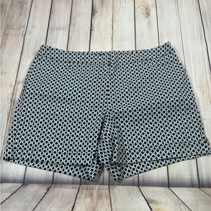 Soho Apparel Black and White Geometric Print Shorts w/ Stretch. Size 14